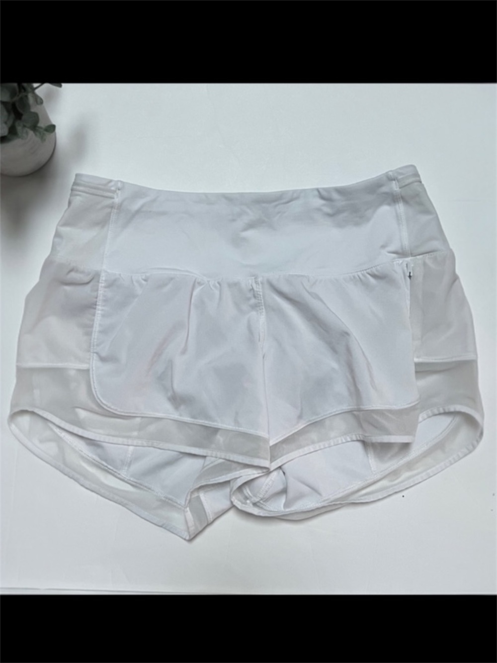 Lululemon Mind Over Miles Short Size 4 White